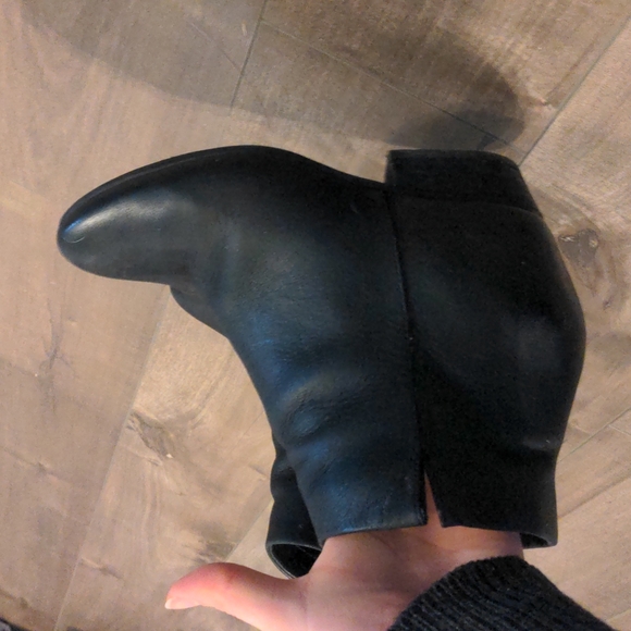 BCBG ankle boots size 7.5 - Picture 2 of 5